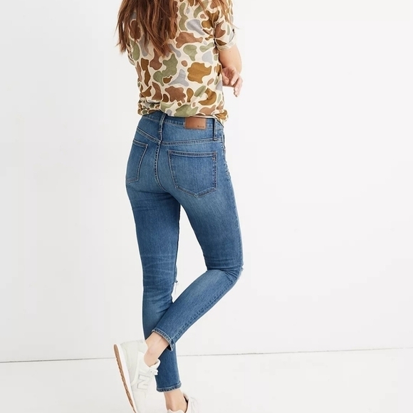 Madewell 9" Mid-Rise Skinny Crop Jeans in Delmar Wash: Eco Edition - Picture 3 of 9